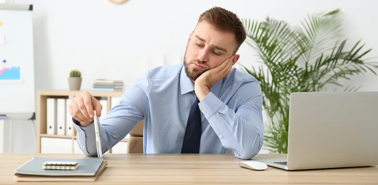 Disengaged employee at work